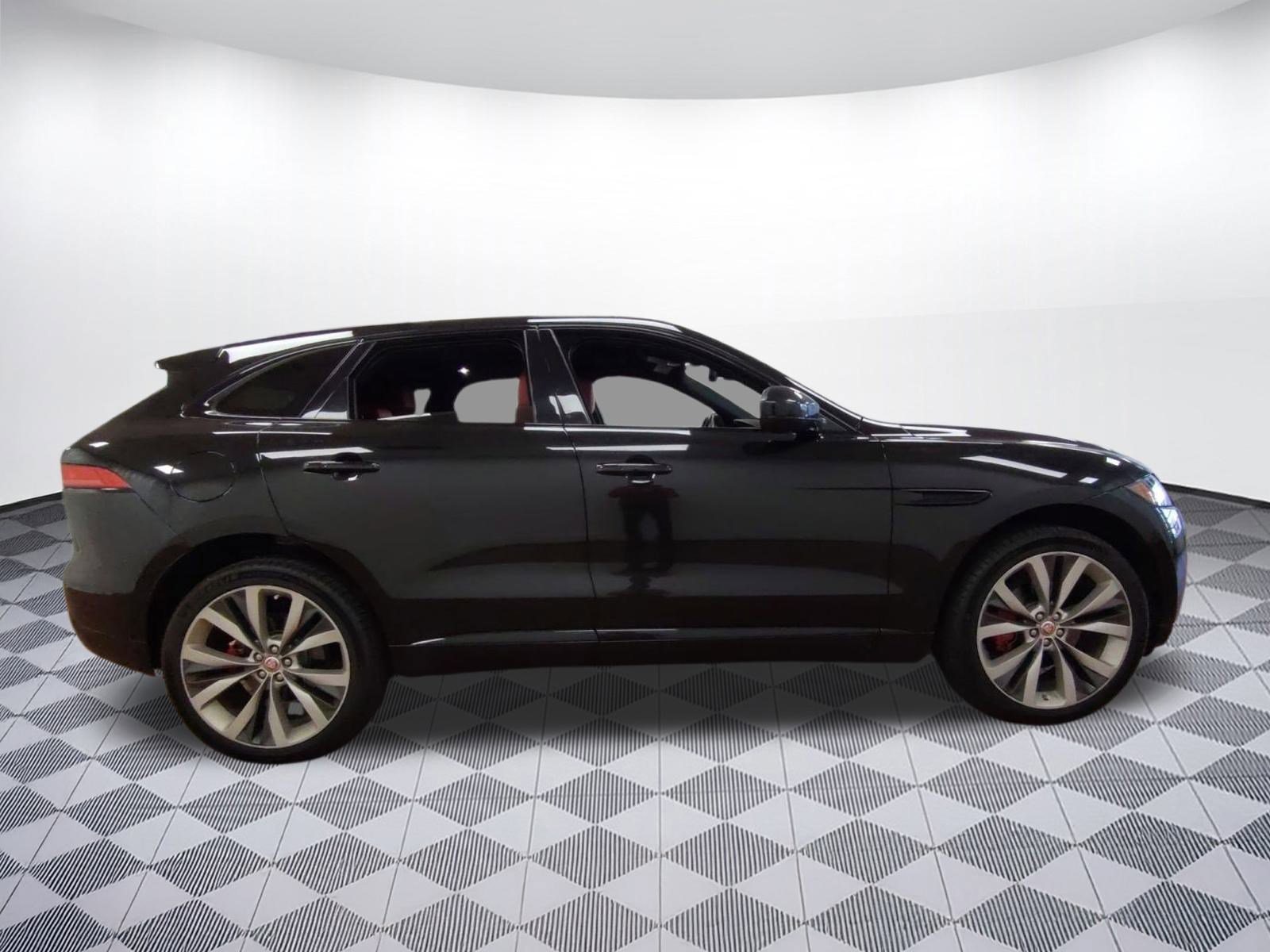 Used 2017 Jaguar F-PACE S image 7