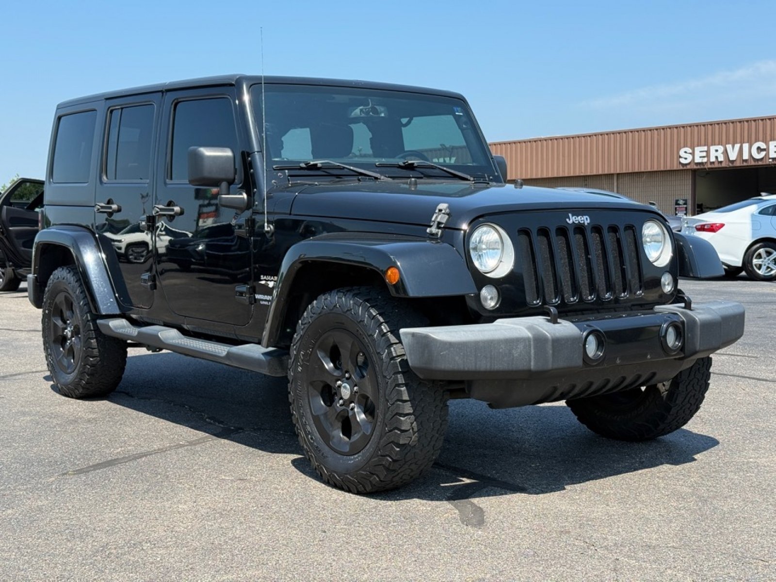Used 2016 Jeep Wrangler Unlimited Sahara w/ Dual Top Group AWD/4WD image 2