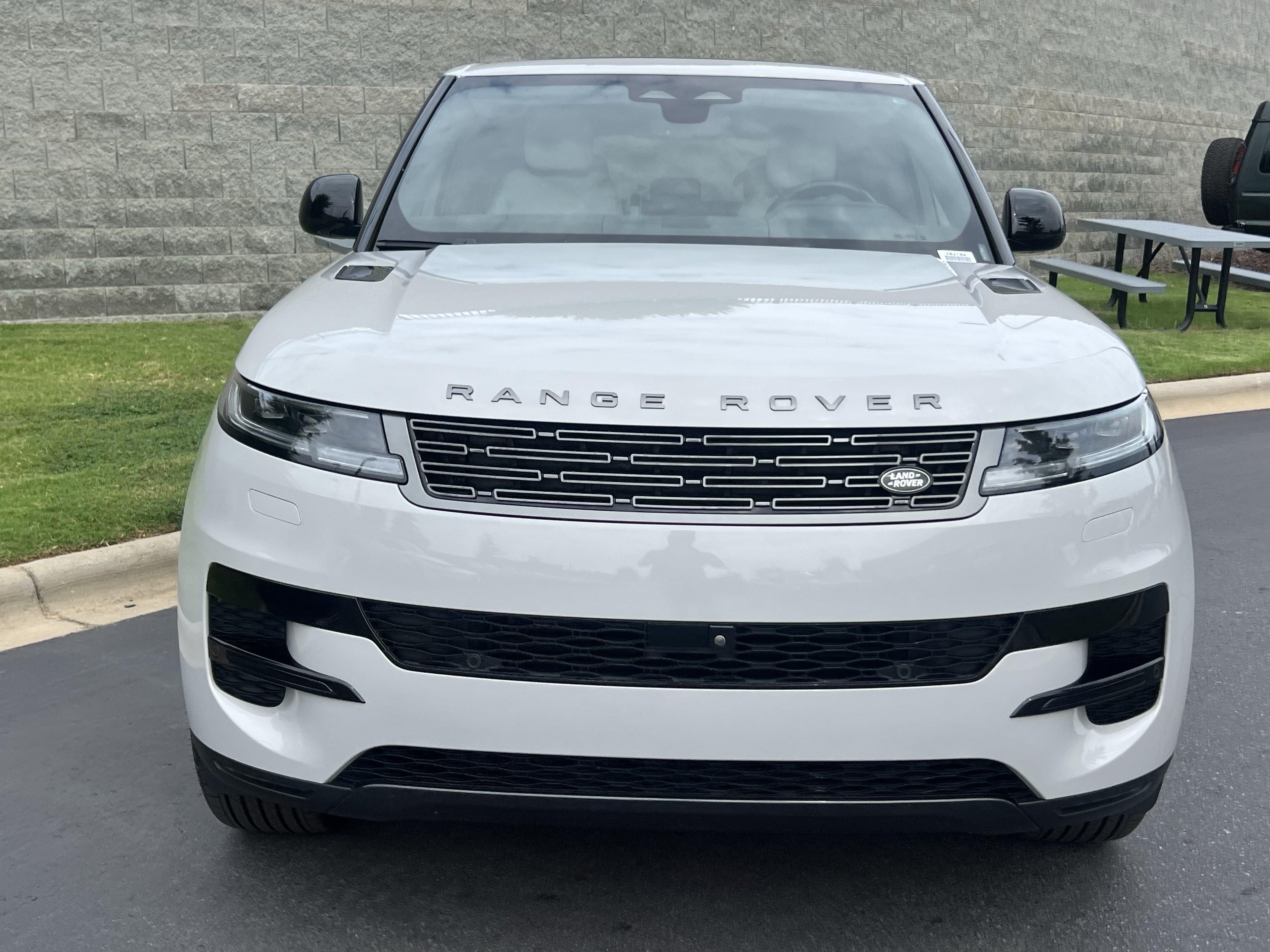 Used 2024 Land Rover Range Rover Sport SE AWD/4WD image 10