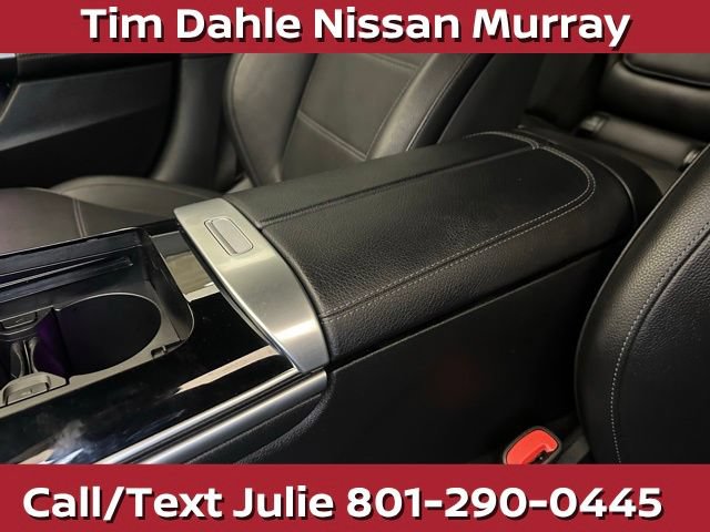 Used 2025 Mercedes-Benz C 300 4MATIC Sedan image 31
