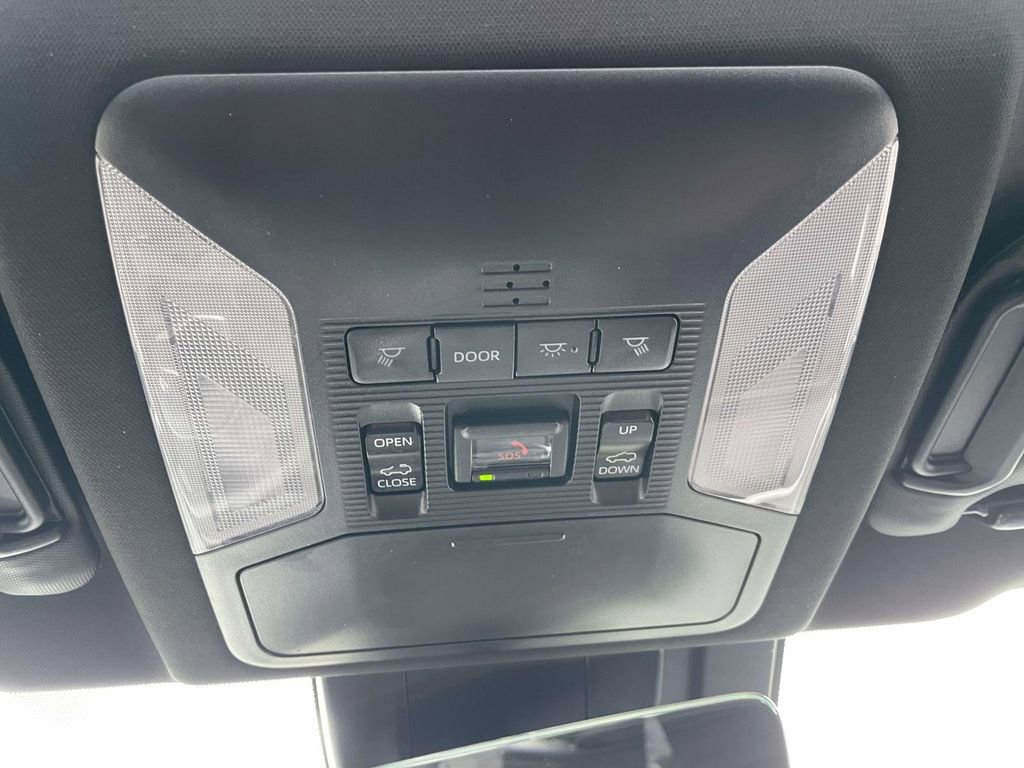 Used 2023 Toyota RAV4 SE image 33