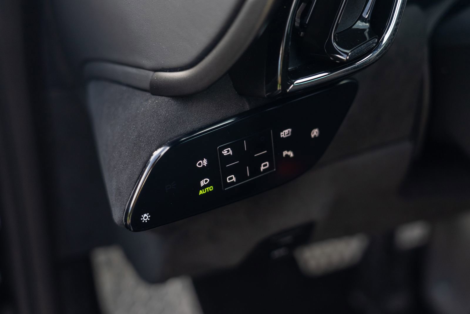 Certified 2022 Ferrari Roma image 29