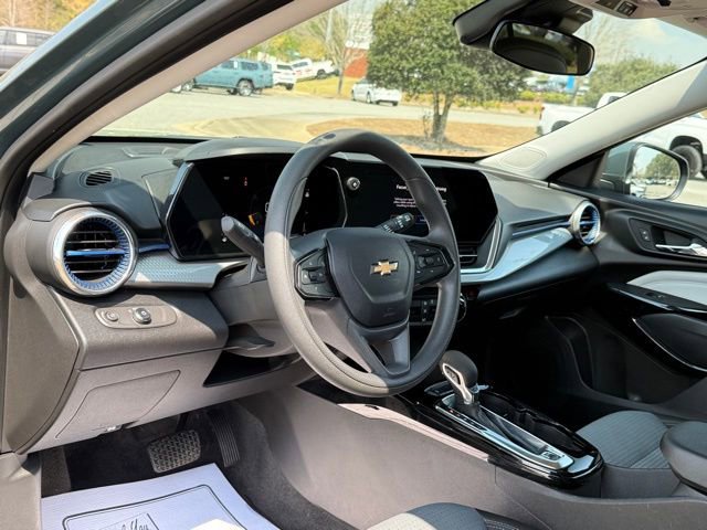 Used 2025 Chevrolet Trax LT FWD image 16