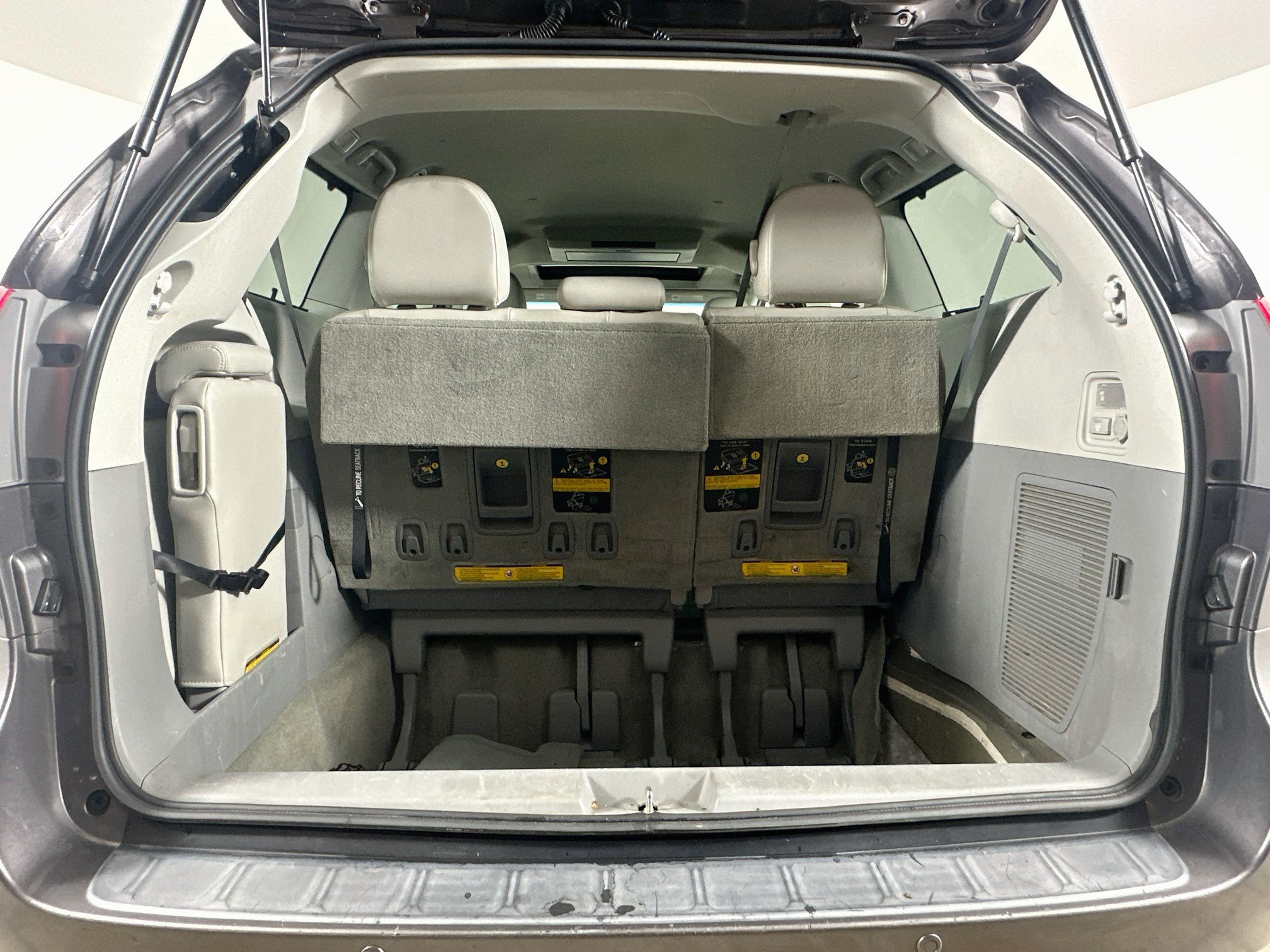 Used 2013 Toyota Sienna XLE FWD image 31