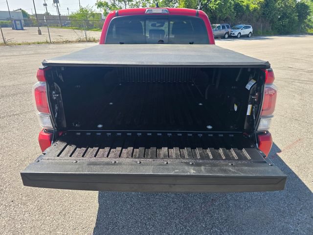 Used 2020 Toyota Tacoma TRD Sport AWD/4WD image 5