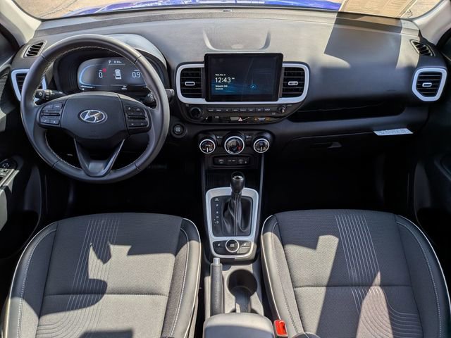 Used 2025 Hyundai Venue Limited image 31