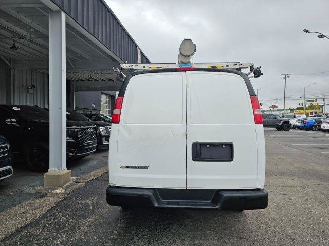 Used 2018 Chevrolet Express 2500 w/ Driver Convenience Package RWD image 6
