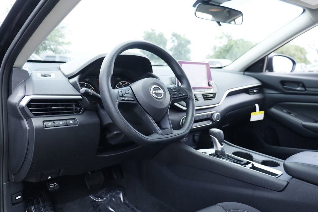 Used 2025 Nissan Altima 2.5 S FWD image 8