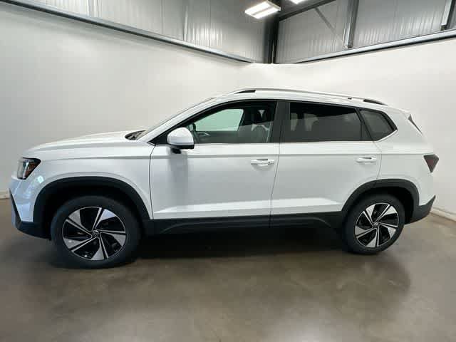 New 2026 Volkswagen Taos SE AWD/4WD image 2