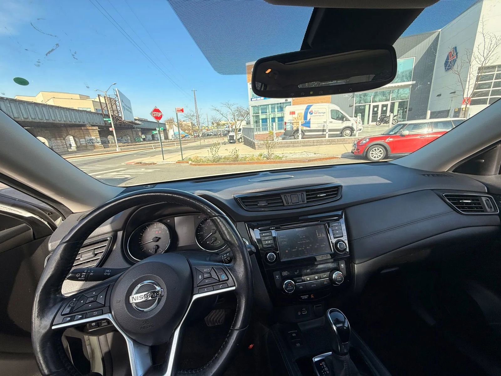 Used 2018 Nissan Rogue SL w/ Premium Package image 24