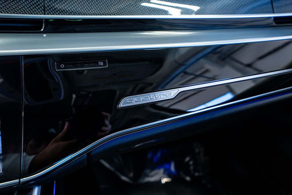 Used 2020 Audi S8 L image 48