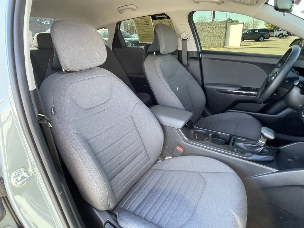 Used 2025 Kia K4 EX image 29