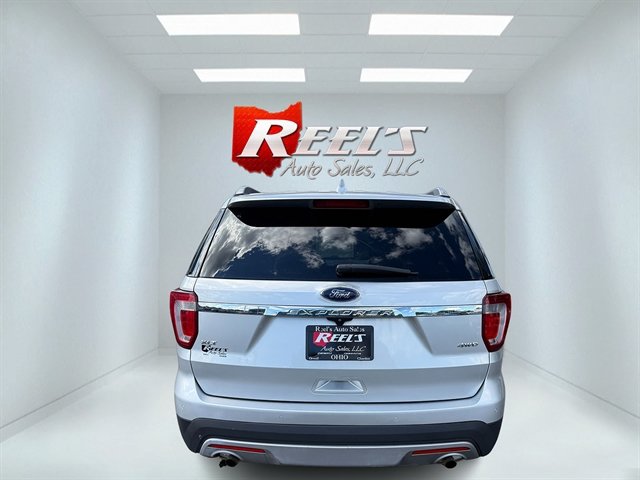 Used 2016 Ford Explorer XLT w/ Equipment Group 202A AWD/4WD image 9