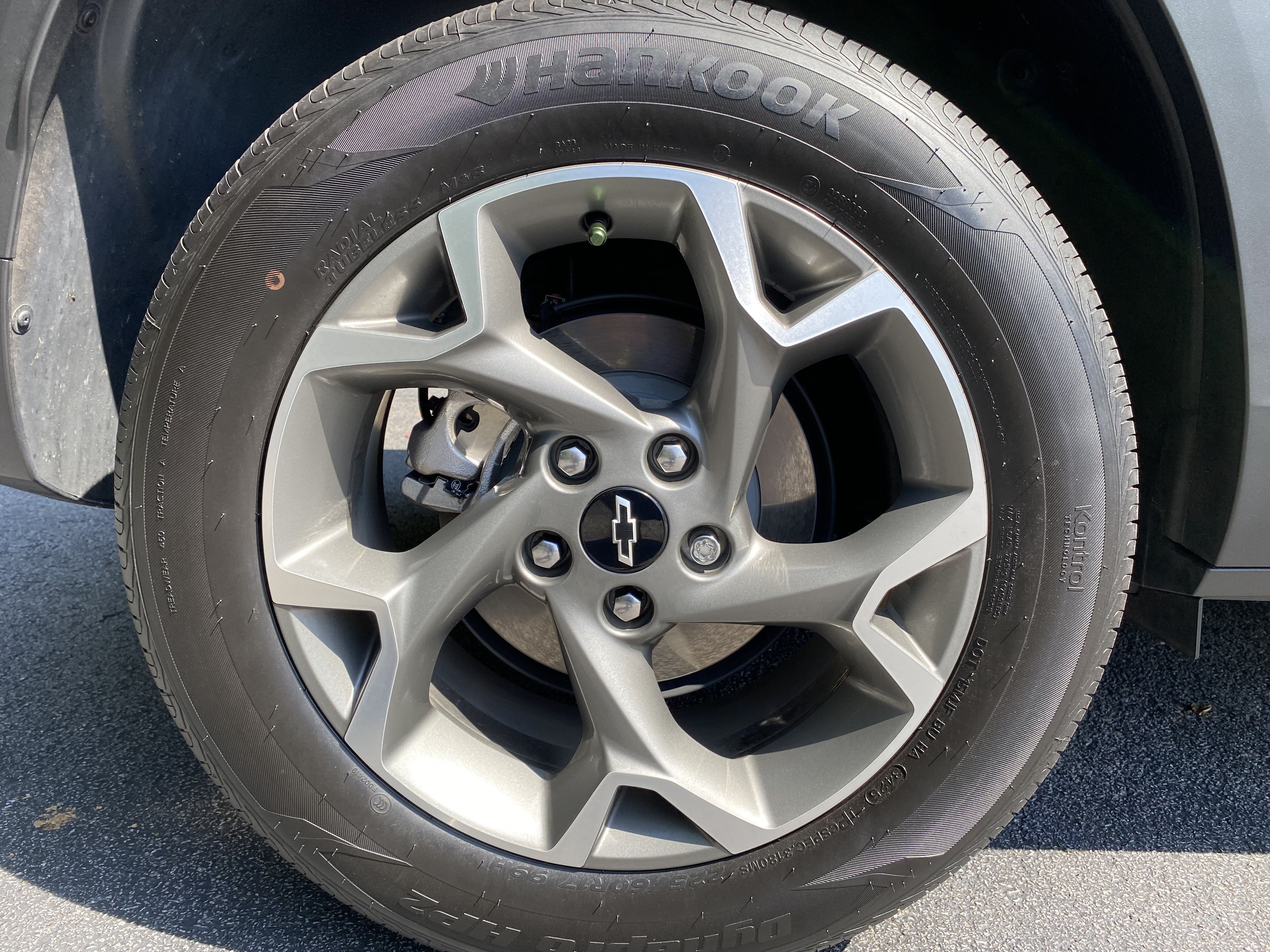 Used 2026 Chevrolet Trax LT w/ LPO, Blackout Package FWD image 38