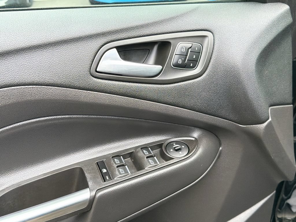 Used 2018 Ford Escape Titanium w/ Ford Safe & Smart Package AWD/4WD image 21