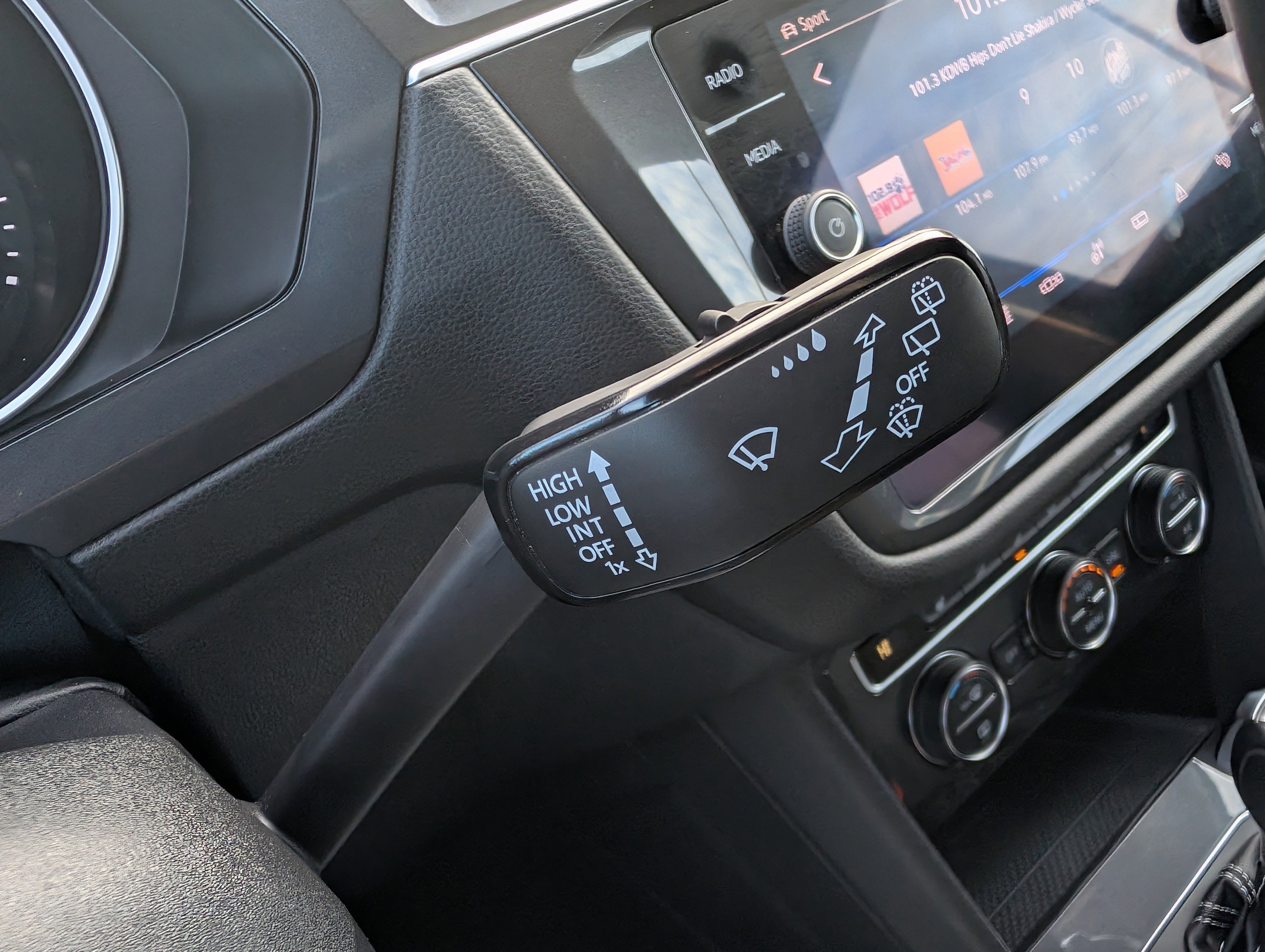 Used 2021 Volkswagen Tiguan SE image 27