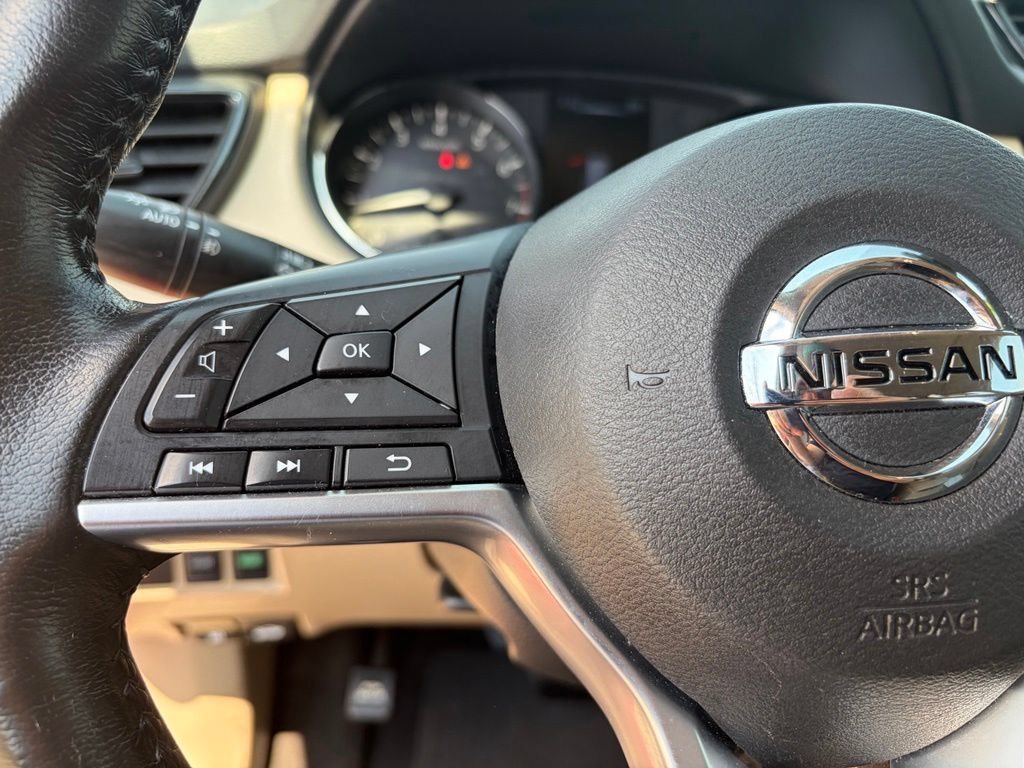 Used 2017 Nissan Rogue SL w/ SL Premium Package FWD image 32