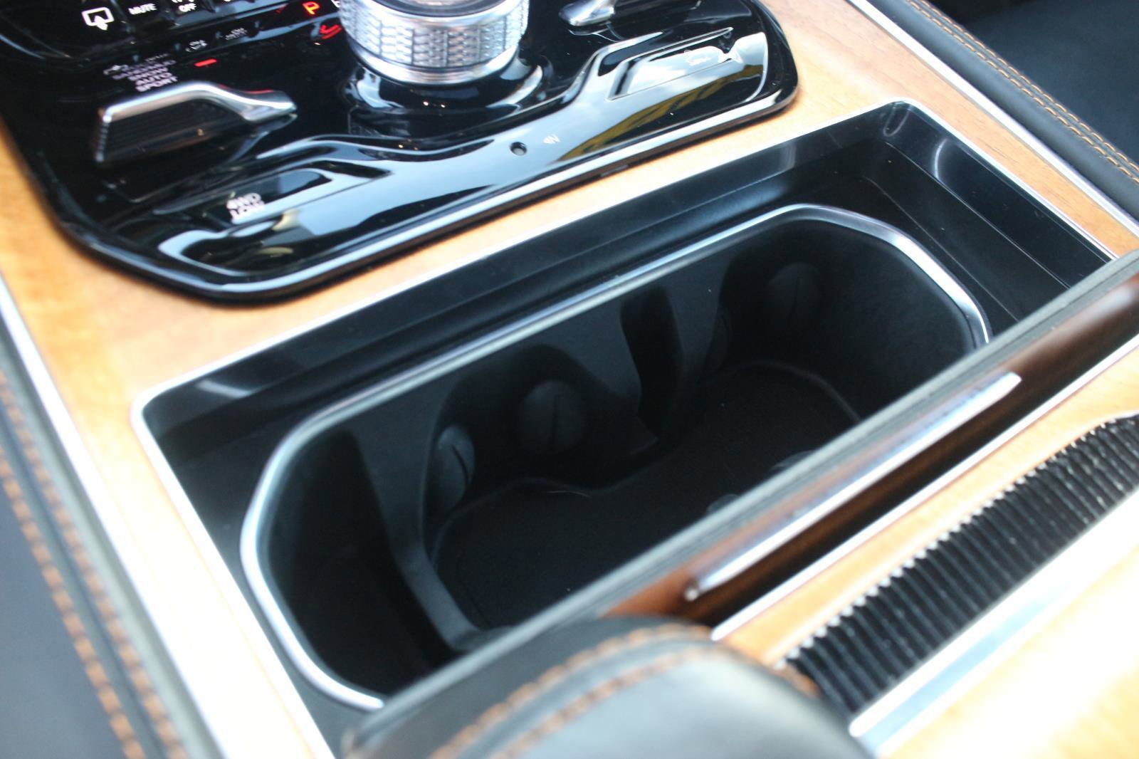 Used 2024 Jeep Grand Wagoneer L Series III image 23