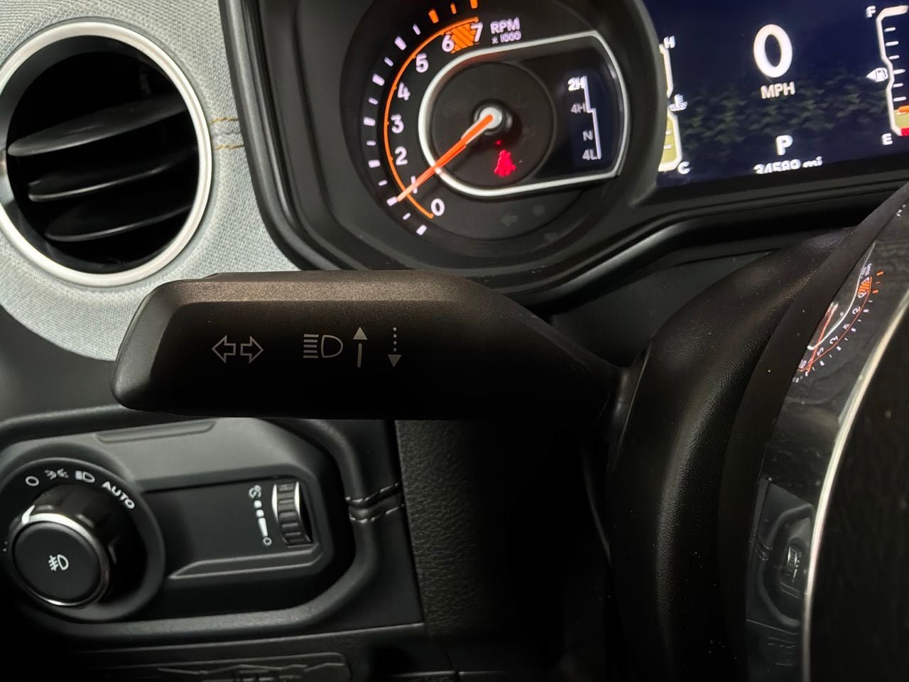 Used 2025 Jeep Wrangler Unlimited Sahara AWD/4WD image 35