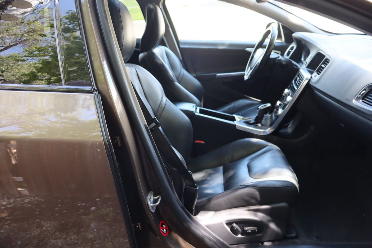 Used 2015 Volvo V60 T5 Cross Country w/ Protection Package AWD/4WD image 22