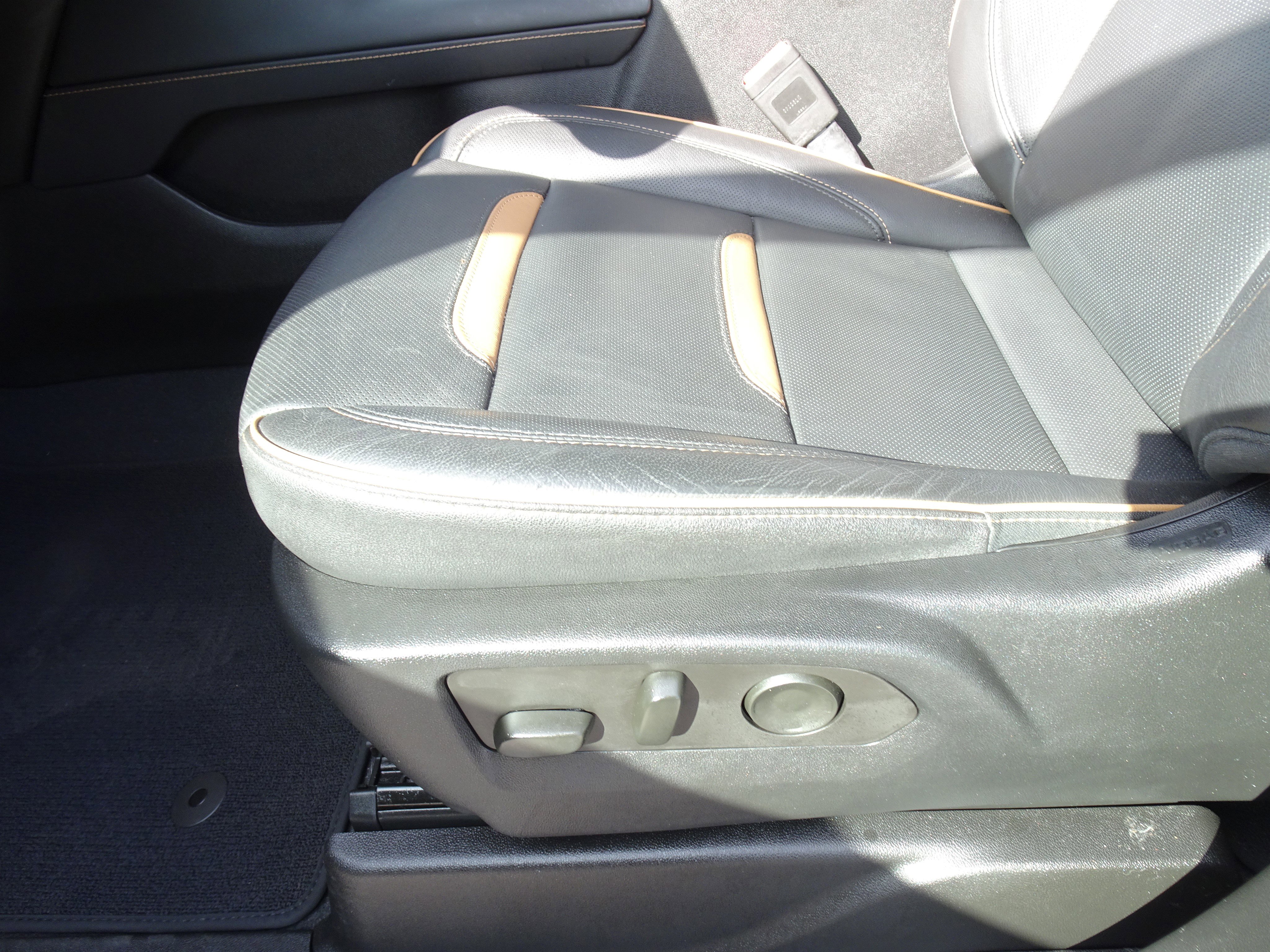 Used 2023 GMC Yukon XL AT4 w/ AT4 Premium Package image 14