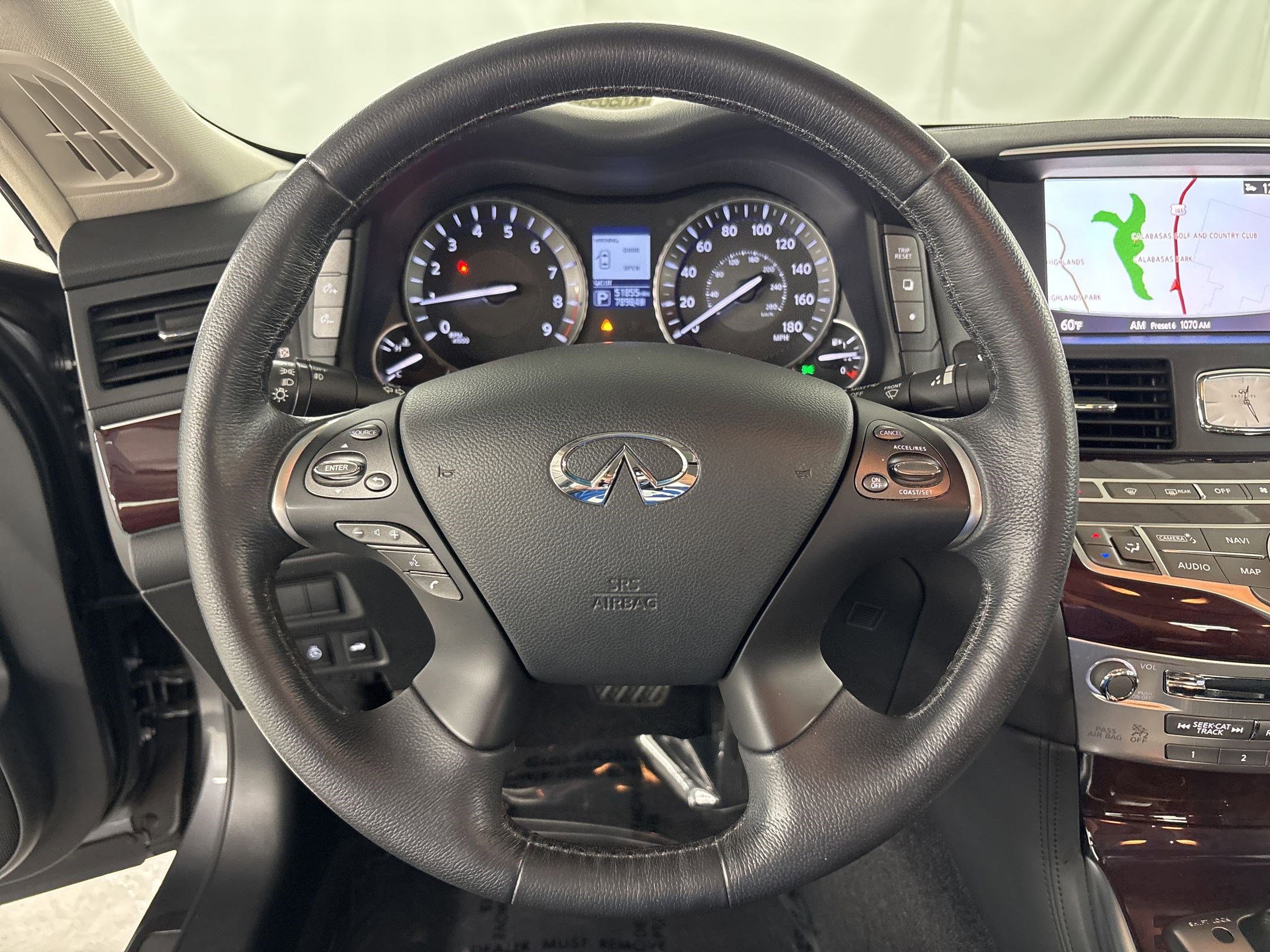 Used 2019 INFINITI Q70 Luxe image 17