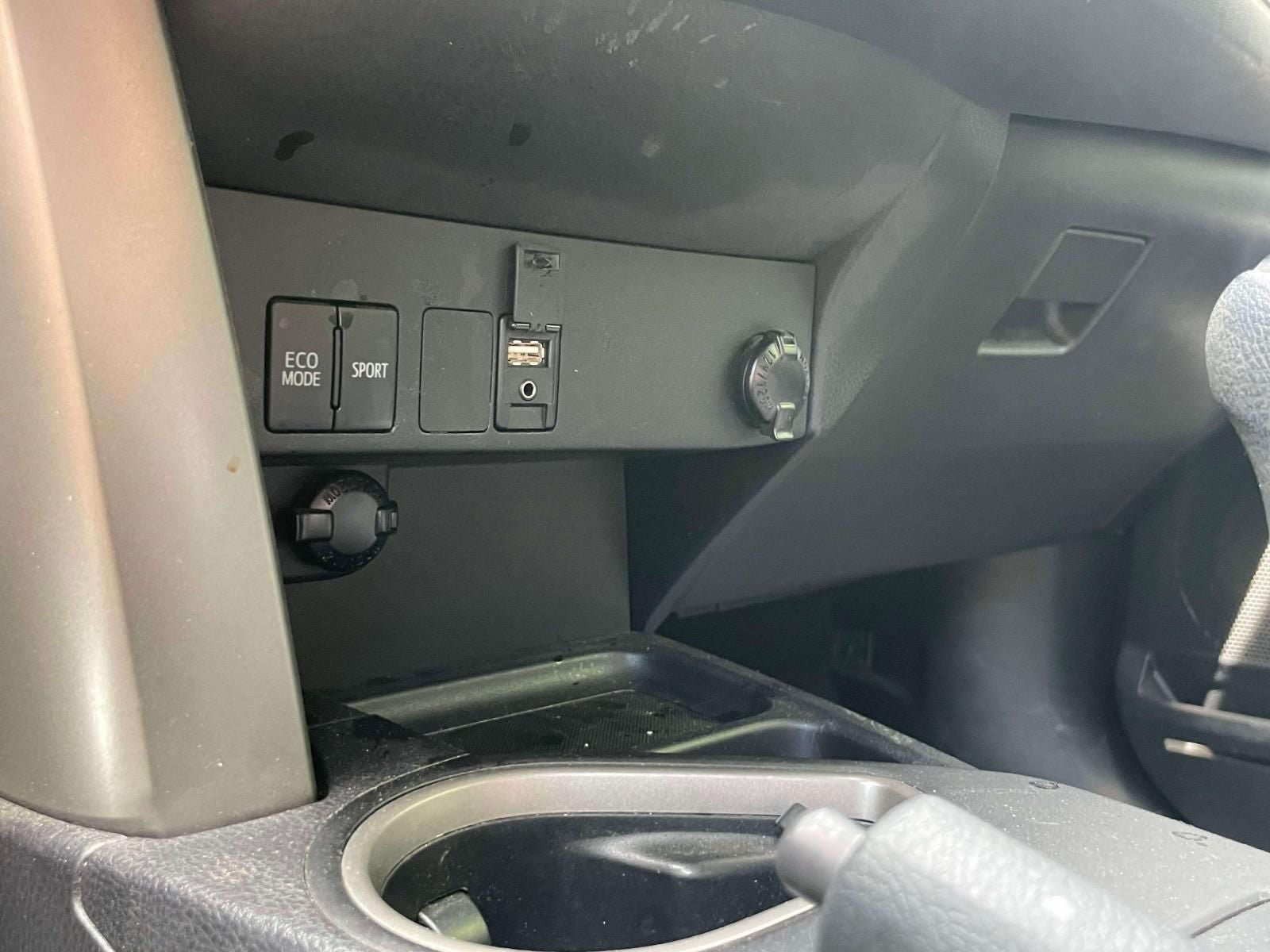 Used 2018 Toyota RAV4 LE w/ All Weather Liner Package AWD/4WD image 28