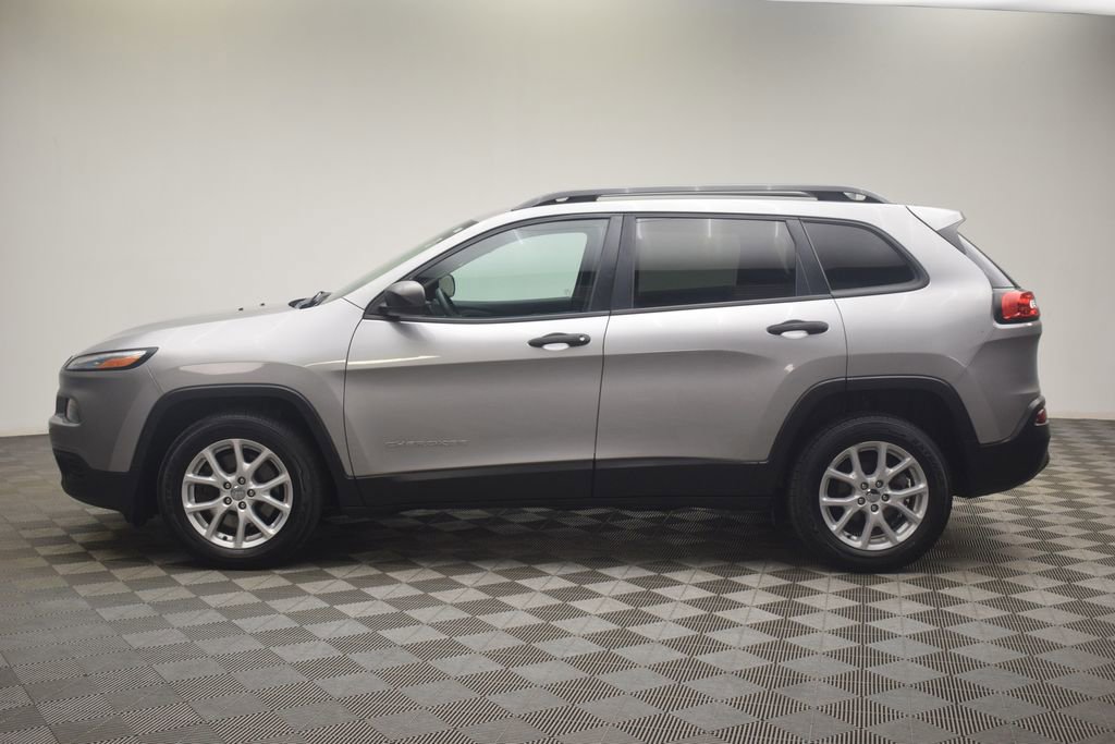 Used 2016 Jeep Cherokee Sport image 10