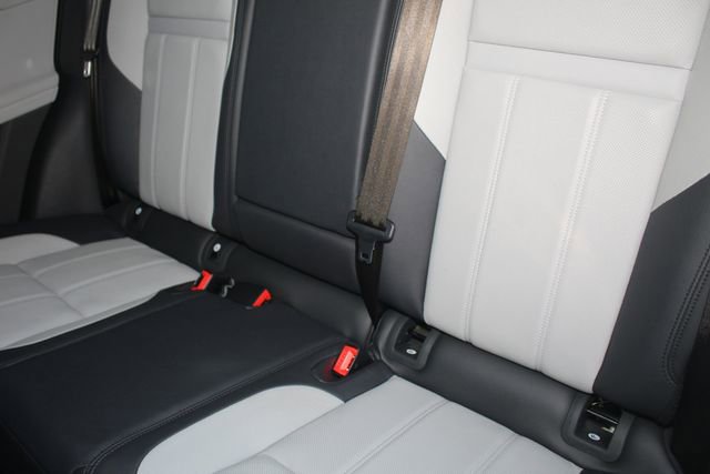 Used 2025 Land Rover Range Rover Evoque Dynamic SE image 23