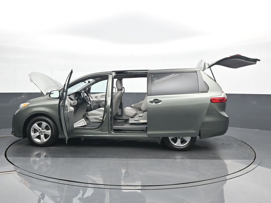 Used 2020 Toyota Sienna L image 27