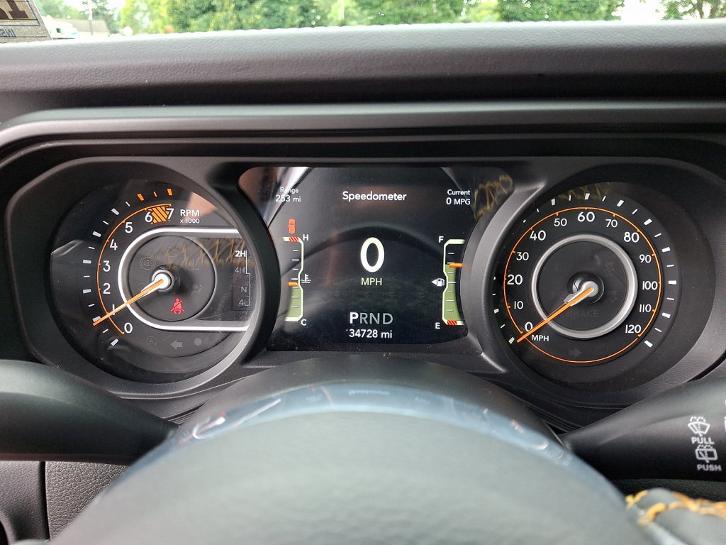 Used 2025 Jeep Wrangler Unlimited Sahara AWD/4WD image 26