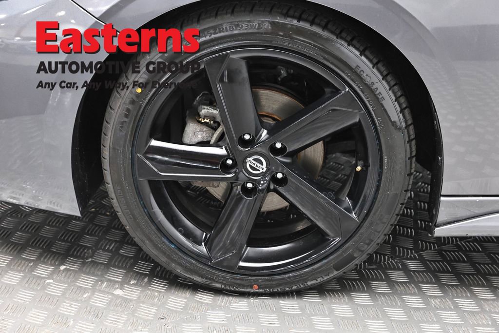 Used 2023 Nissan Sentra SR w/ SR Premium Package image 32