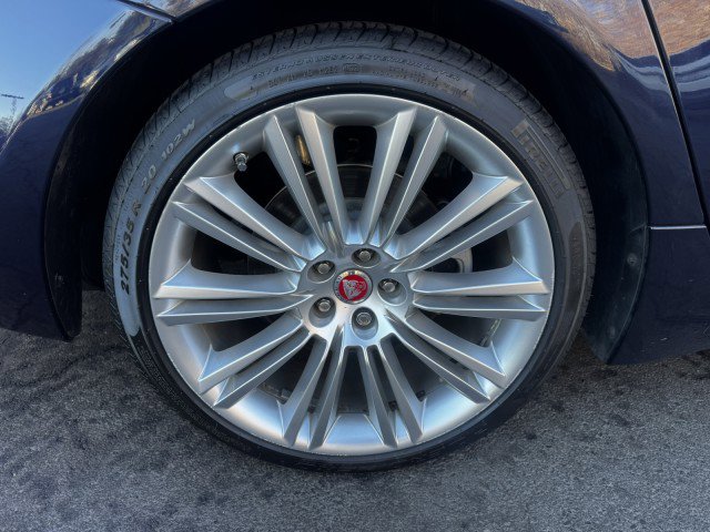 Used 2015 Jaguar XJ L Portfolio image 38