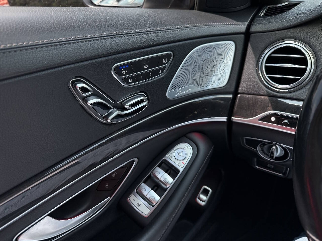 Used 2019 Mercedes-Benz S 560 4MATIC Sedan image 23