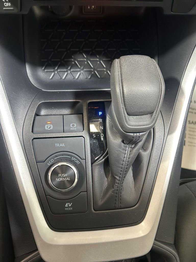Used 2025 Toyota RAV4 LE image 29