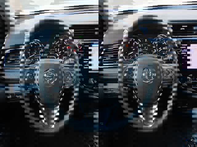 Used 2020 Toyota Camry LE image 18