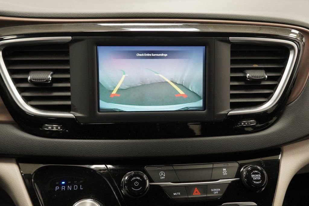 Used 2023 Chrysler Voyager LX image 28