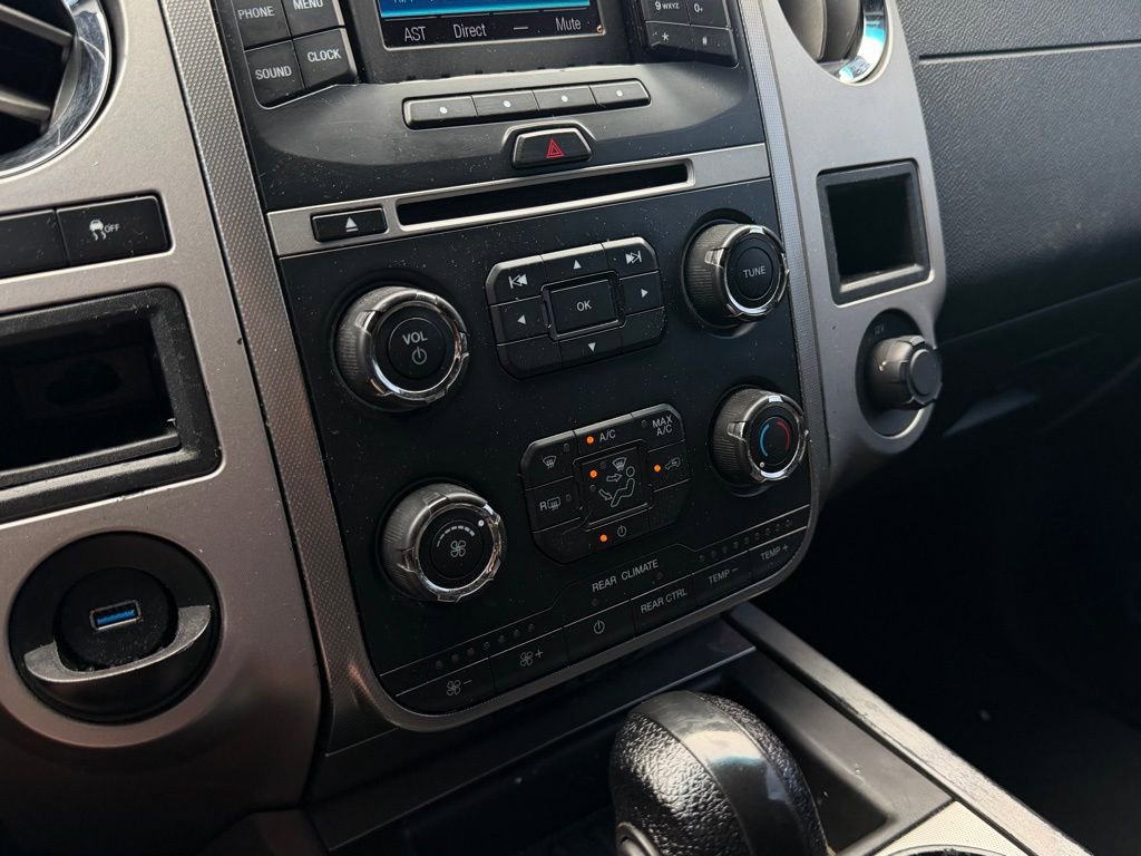 Used 2017 Ford Expedition XLT image 18