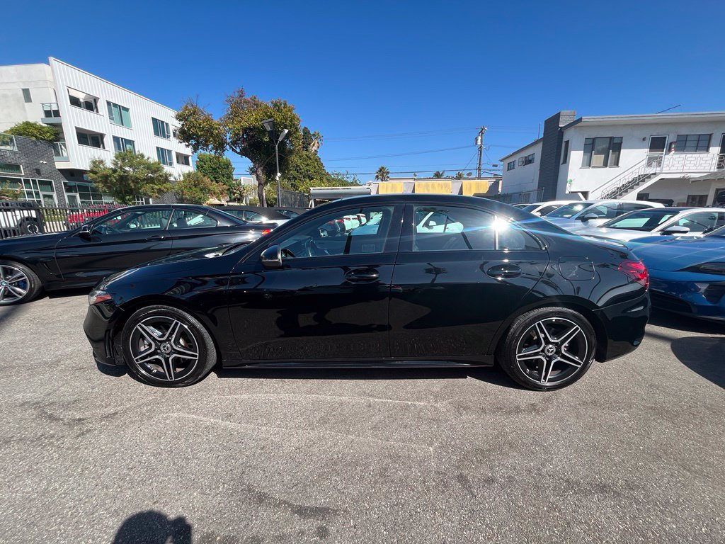 Used 2022 Mercedes-Benz A 220 w/ AMG Line image 9