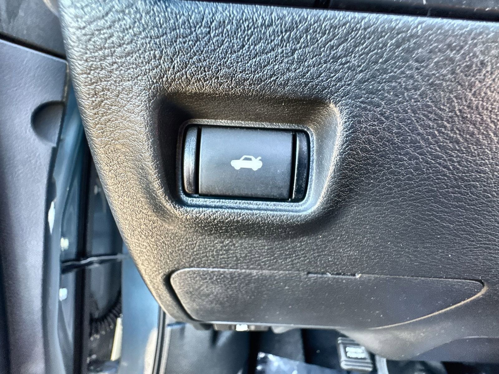 Certified 2025 Nissan Sentra SR FWD image 18