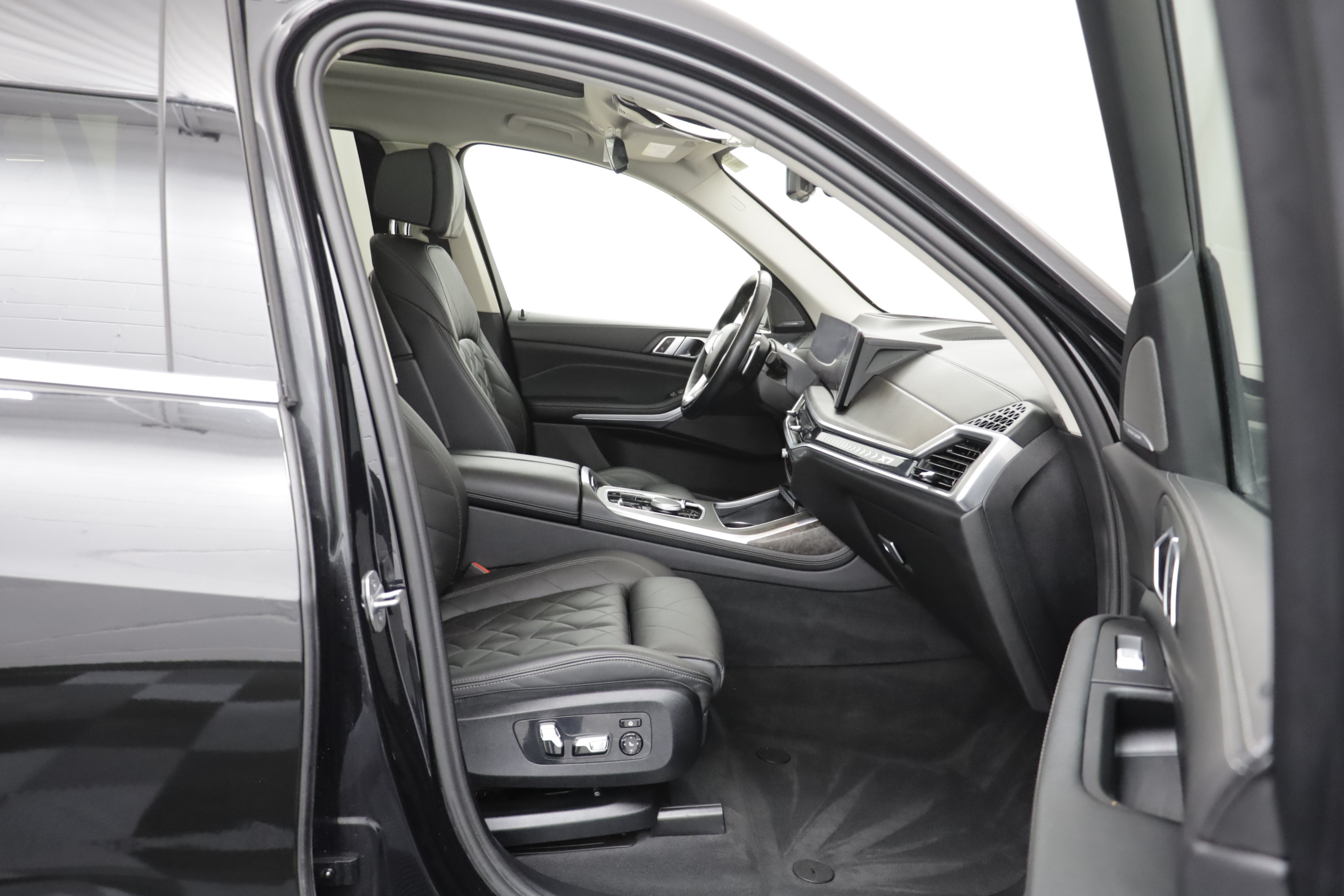 Used 2023 BMW X7 xDrive40i w/ Premium Package AWD/4WD image 18
