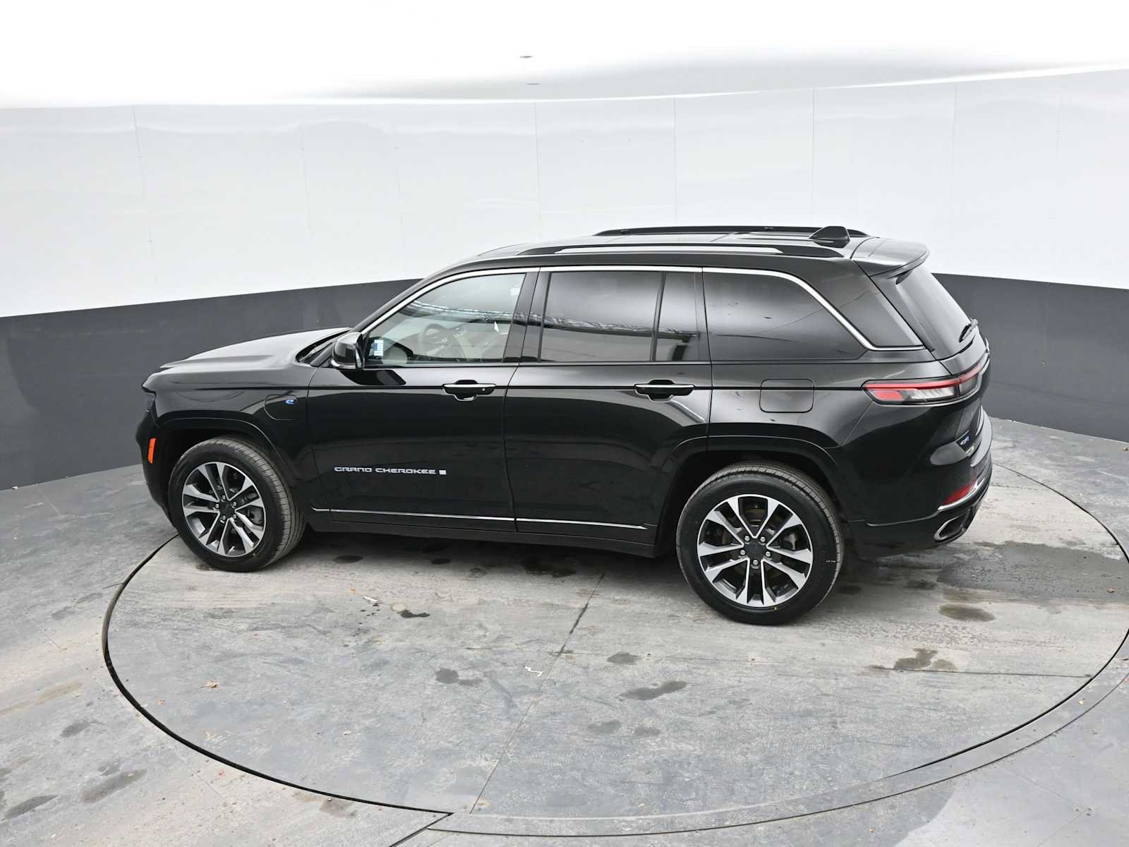 Used 2023 Jeep Grand Cherokee Overland image 26