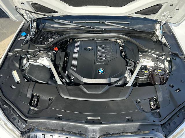 Certified 2022 BMW 740i xDrive w/ M Sport Package image 13