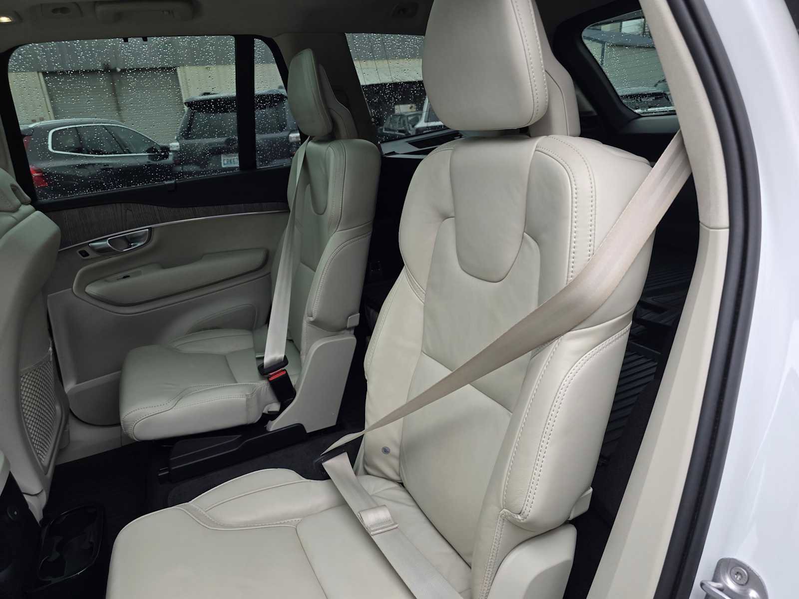 Certified 2023 Volvo XC90 T8 Ultimate w/ Lounge Package image 17