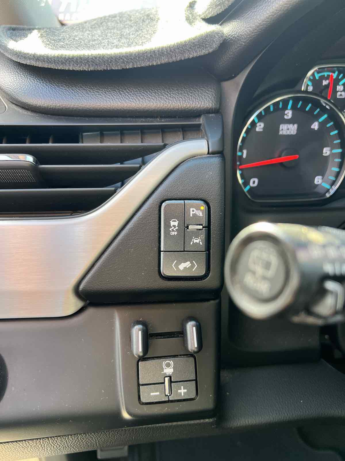 Used 2017 GMC Yukon SLE w/ Convenience Package RWD image 12
