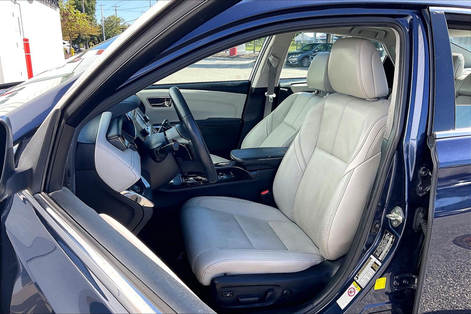 Used 2016 Toyota Avalon Limited FWD image 29