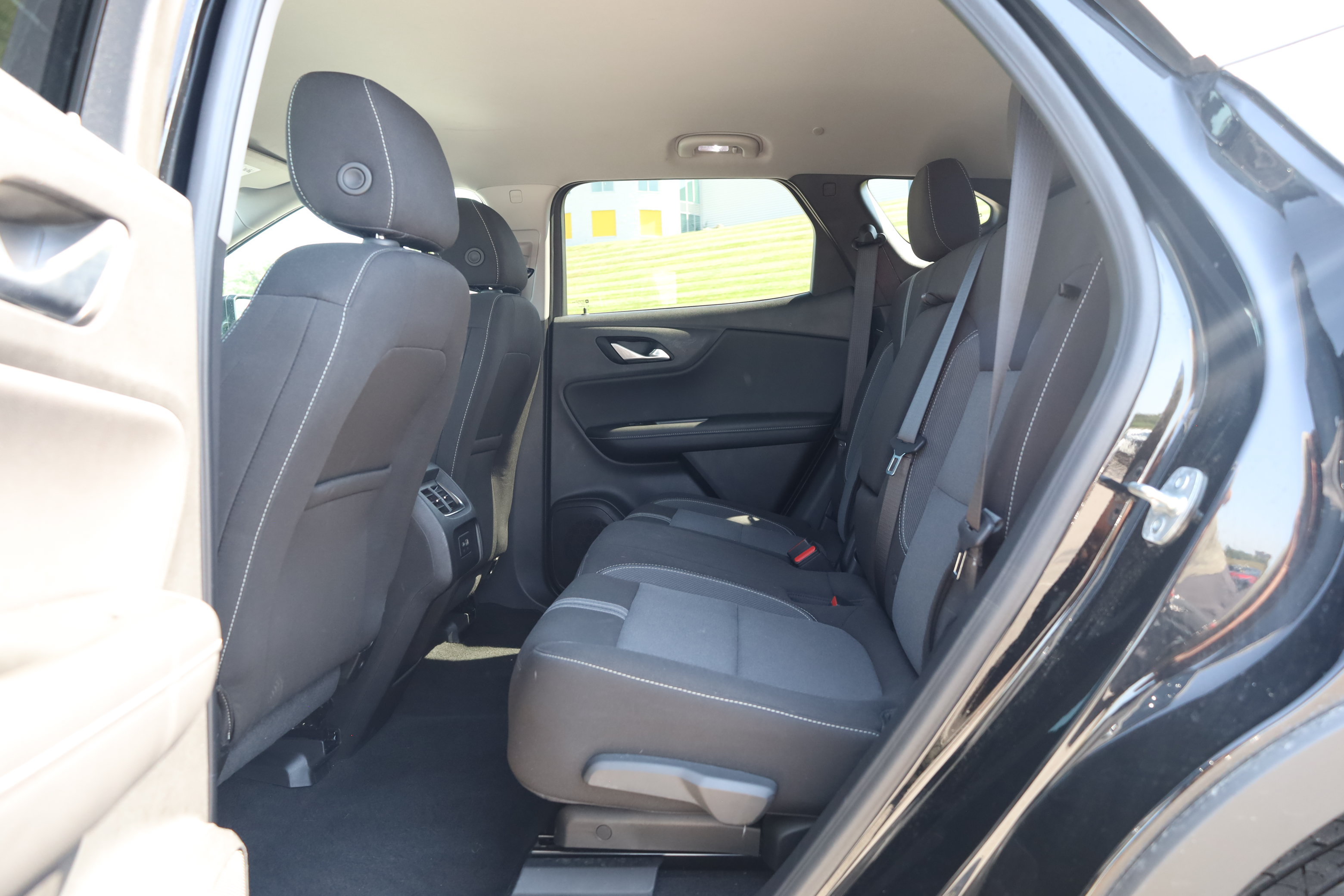 Used 2025 Chevrolet Blazer LT FWD image 28