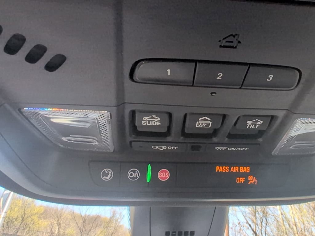 Used 2024 Buick Enclave Avenir w/ Avenir Technology Package AWD/4WD image 17