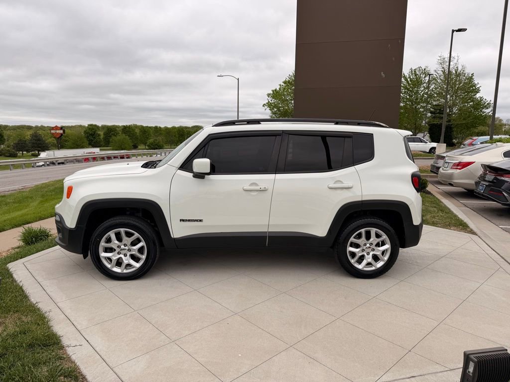 Used 2017 Jeep Renegade Latitude AWD/4WD image 2