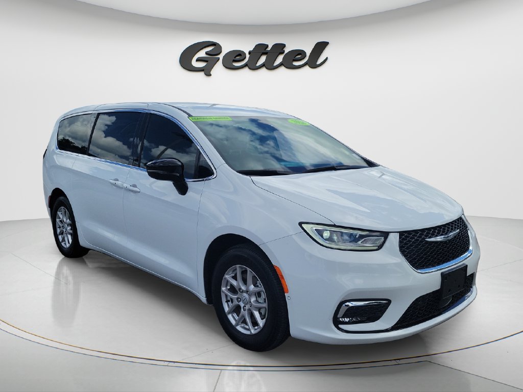 Used 2026 Chrysler Pacifica Select FWD image 3